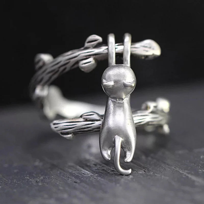 Vintage Blue-Eyed Cat Ring