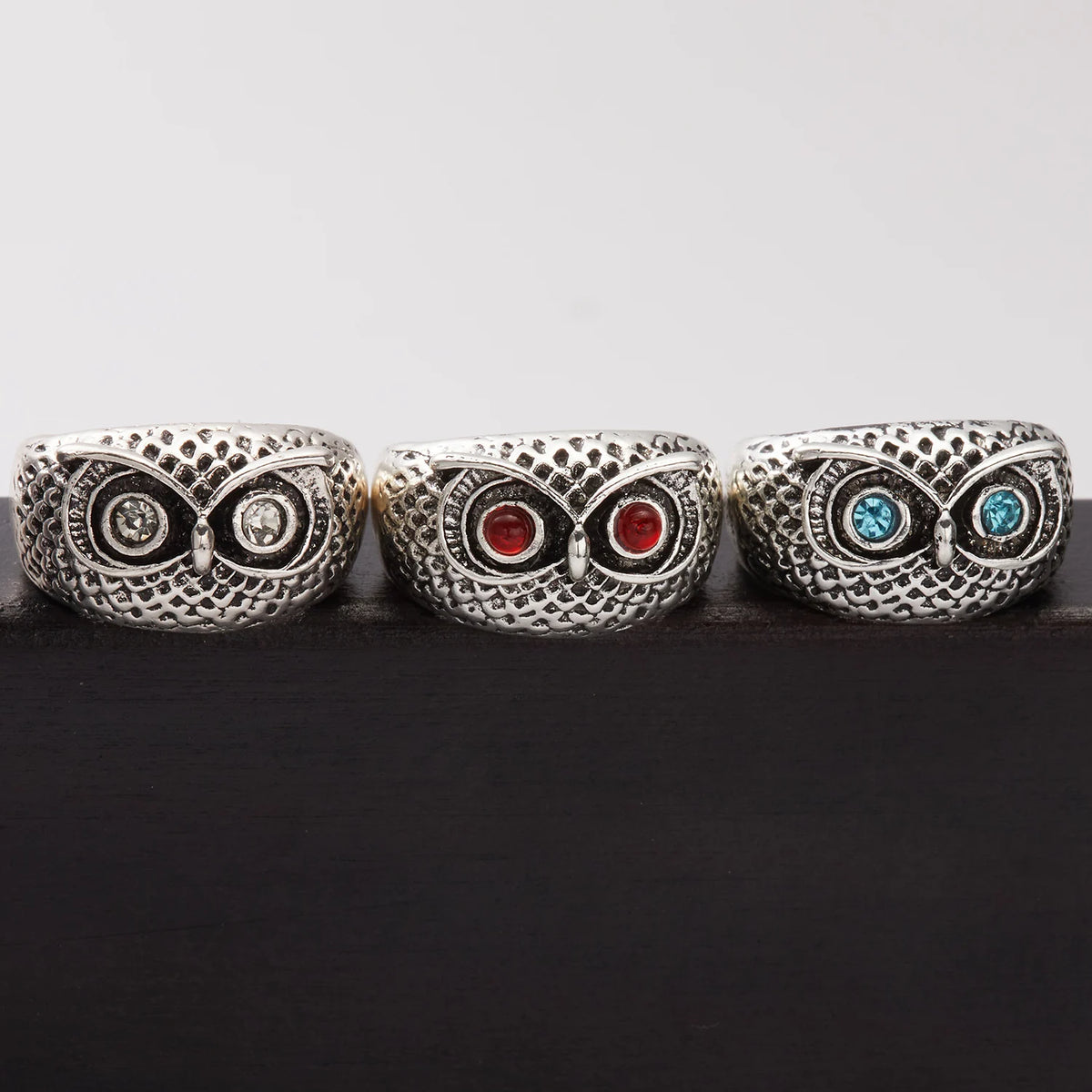 Vintage Blue-Eyed Cat Ring