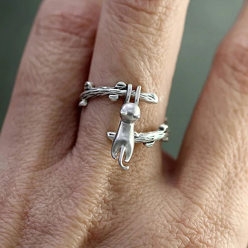 Vintage Blue-Eyed Cat Ring
